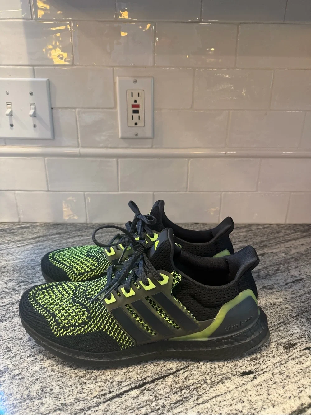 Men’s Adidas UltraBoost 1.0 Black Lucid Lemon ID9682 Primeknit Size 9.5
